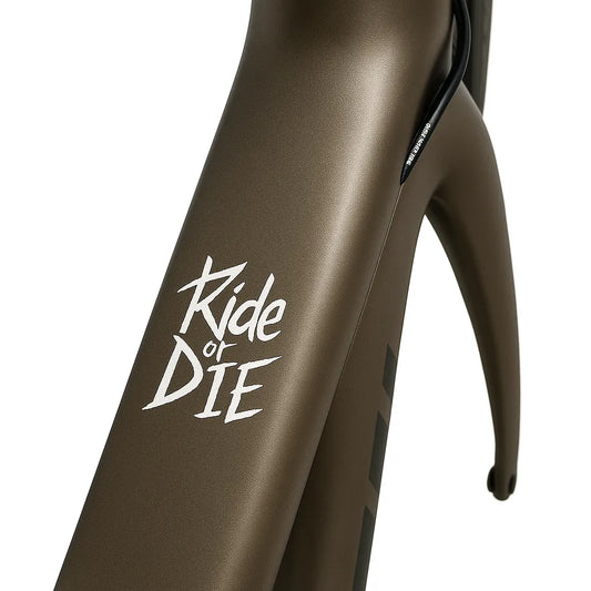 Autocollant vélo "Ride or Die" – Étanche – 5,6×8 cm – Blanc – Pour tube supérieur ou cadre