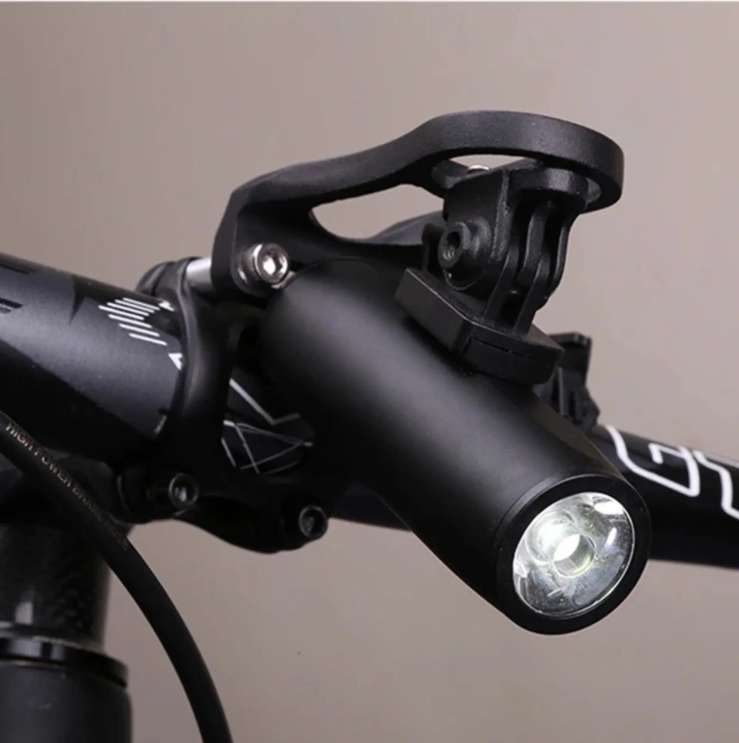 Pack éclairage vélo complet – Phare avant XOSS XL-400 + feu arrière USB + support déporté XL