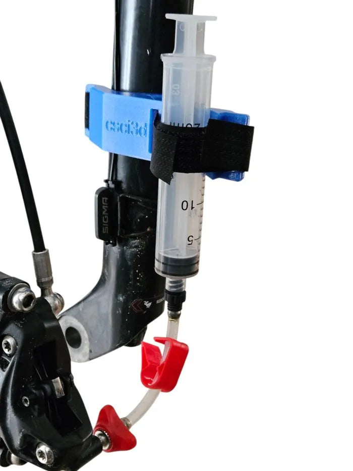 Support de seringue pour purge de frein vélo – Fixation sur fourche (PETG 3D – réglable)
